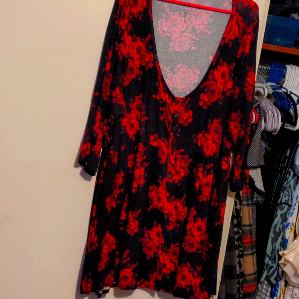 Torrid size 4 ❤️Vday lovely top ❤️